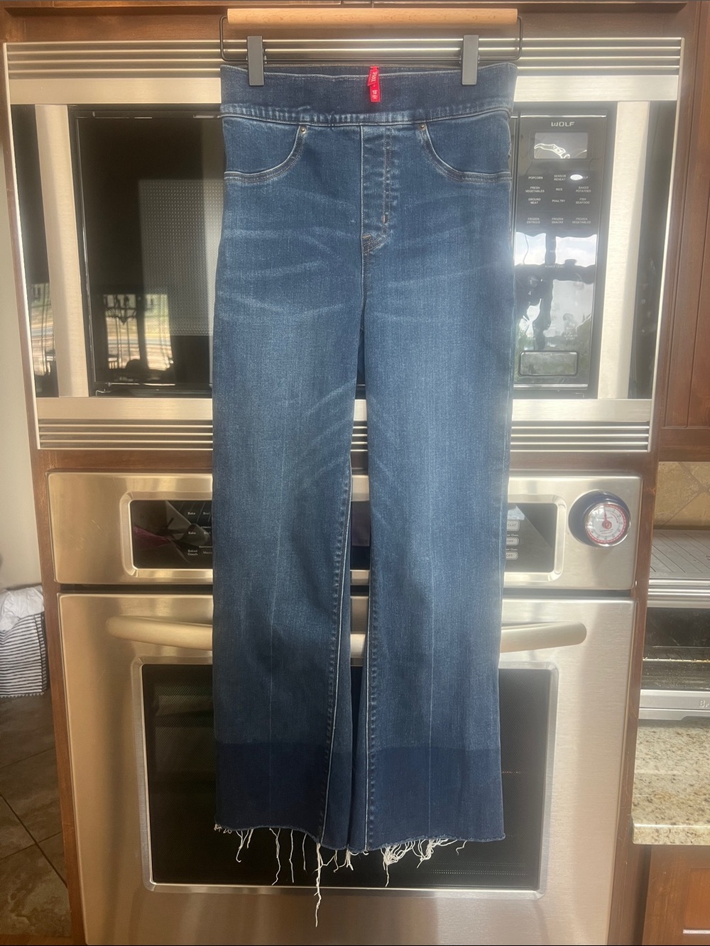 SPANX WMNS CROPPED FLARE DENIM JEANS PULL ON SHAPING RAW HEM STRETCH NWOT SIZ XS - Picture 3 of 11